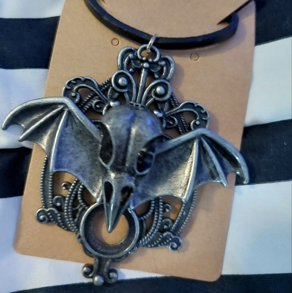 SUEDE cord crow/bat skull necklace - Picture 2 of 2